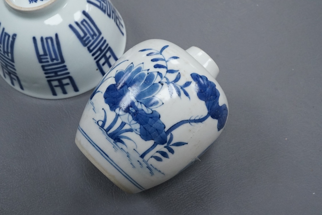 A Chinese blue and white bowl and similar jar, jar 9cm high